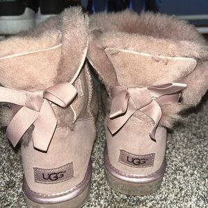 Short double bow women Uggs (used) dawn pink